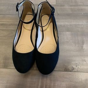 Women’s 7.5 black flat dress shoes